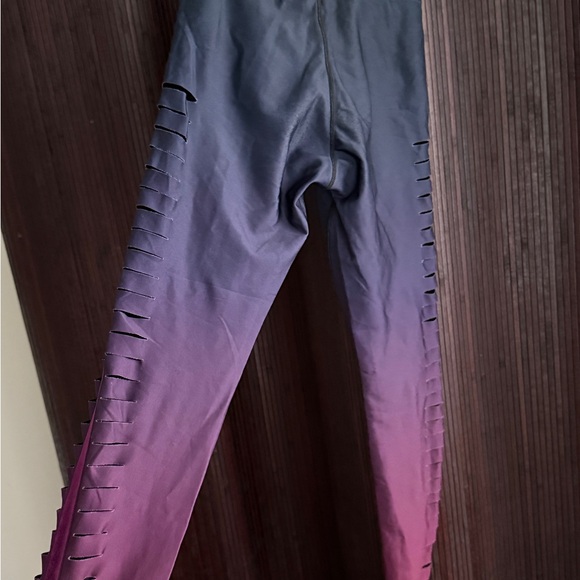 Ultracolor High Waist gradient slash leggings - Picture 5 of 5